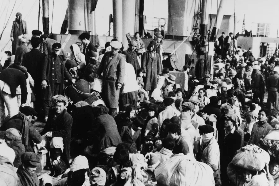 Refugees during the Hungnam evacuation, c. December 1950?w=200&h=150